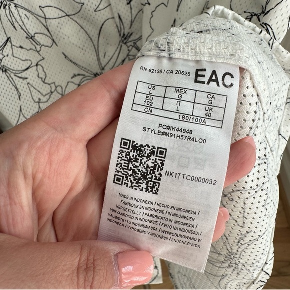 Guess Men's White with Black Floral Design Short Sleeve Button-Down Shirt Size L - Picture 6 of 6